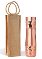 Bouteille d'eau en cuivre martelé de qualité supérieure avec boîte et sac de jute tailles standard accessoires de verres en plastique étanches
