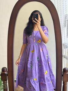 Robe de créateur une pièce violette à imprimé floral en coton et soie doux pour les fêtes de mariage vêtements indiens et pakistanais - Product Image 3