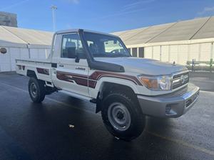 รถยนต์โตโยต้าแลนด์ครุยเซอร์ 79 แบบแค็บเดี่ยว ขับเคลื่อน 4 ล้อ เครื่องยนต์ดีเซล 4.2 ลิตร เกียร์ธรรมดา 5 สปีด มือสอง - Product Image 5