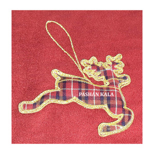 Produits faits à la main personnalisables brodés à la main forme de cerf broderie Zari doré avec travail perlé ornements d'arbre de noël - Product Image 1