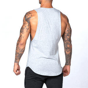 Venta al por mayor OEM personalizado Color sólido hombres ropa de gimnasio culturismo Stringer Tank Top hombres camisetas sin mangas - Product Image 6