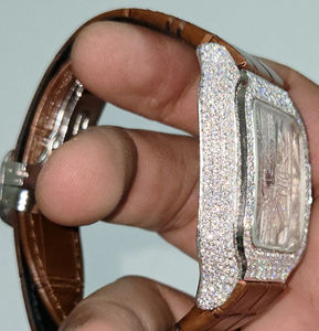 Montre-bracelet en acier inoxydable de haute qualité avec design unique, diamant moissanite, alliage tendance, hip-hop, verre de quartz, luxueuse et sertie - Product Image 5