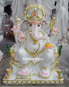Escultura de Mármol Blanco Puro Hecha a Mano con el Diseño Más Atractivo del Dios Hindú Lord Ganesh Ji en Posición Sentada para Ídolos de Culto en Templos - Product Image 4