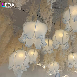 Lámpara de Techo LEDA de Metal Blanco con Forma de Lirio de los Valles, Lámpara LED para Pasillo, Decoración de Escenarios para Bodas y Fiestas - Product Image 4