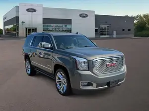 GMC Yukon Denali SUV 2017 con Volante a la Izquierda, Asientos de Cuero y Neumáticos R19 - Product Image 6