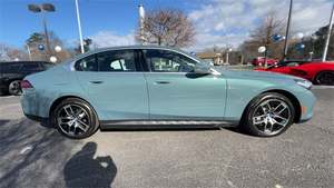 Véhicule électrique BMW i5 eDrive40 FWD 2024 avec une autonomie supérieure à 700 km, batterie de 110 kWh, toit ouvrant panoramique, caméra 360° - Product Image 3