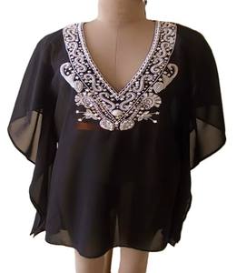 Kaftan Noir Muse Flow, perles brodées, motif uni, manches trois quarts, longueur courte, tissu léger et aéré, vêtements de plage et de rue - Product Image 2