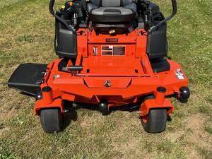 Tondeuse autoportée Kubota Z252 2026 – Puissance, précision et performance professionnelle pour la tonte des pelouses - Product Image 5