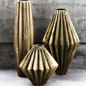 Jarrón de Metal Hecho a Mano para Decoración del Hogar |   Florero Decorativo de Latón Premium para Interiores de Lujo - Product Image 3