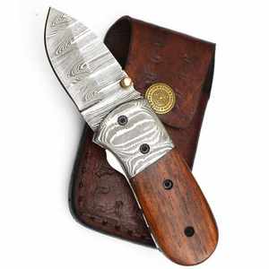 Cuchillo de bolsillo plegable de hoja de acero de Damasco personalizado hecho a mano cuchillos de exterior con mango de madera - Product Image 4