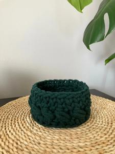 Petit panier rond en macramé vert, élégant organisateur de table, rangement artisanal pour la décoration de la maison, cuisine et salon, en provenance d'Inde - Product Image 3