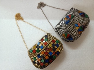 Sacs tribaux en mosaïque sur mesure en résine et pierre, idéaux pour les magasins d'accessoires de mode à revendre - Product Image 4