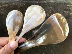 Ensemble de 7 cuillères à couverts en corne Vaisselle de table Utilisation de la salade Ensemble de couverts Grandes poignées Matériau lourd Produit en résine Hnadles - Product Image 2