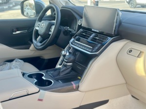 Nuovissima Toyota Land Cruiser Vx 2025 4,0L 299CV 6 Cilindri 4WD. Guida a sinistra, cambio automatico - Product Image 2