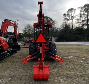 Tracteur d'occasion M62 TLB 50 CV avec chargeur frontal et pelle arrière, pour usage agricole, moteur et boîte de vitesses inclus. - Product Image 4
