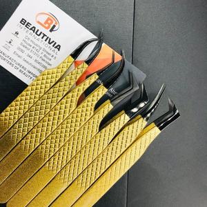 Pinzas profesionales de volumen con logotipo personalizado, acero inoxidable recubierto de color dorado para extensiones de pestañas de plasma negro sostenibles - Product Image 1