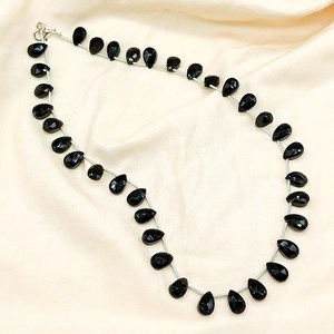 Spinelle noir à facettes poire perles collier naturel spinelle noir fait à la main minimaliste collier tour de cou bijoux en perles - Product Image 4