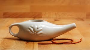 Elegante y Ligero Recipiente de Cerámica/Plástico ABS para Lavado Nasal (Neti Pot) para Yoga y Meditación con Caja de Regalo - Product Image 3