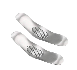 Vente en gros de cuillère concasseur à gingembre en acier inoxydable Accessoires de cuisine cuillère Gadgets de cuisine portables en acier inoxydable Ail et gingembre - Product Image 1