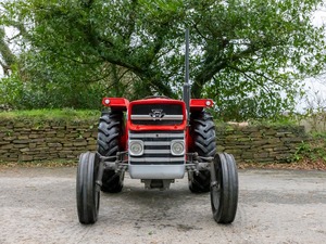 Tractor agrícola Massey Ferguson de calidad, modelo 135, en venta a un precio muy asequible. - Product Image 3