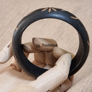 Bracelets en bois rustiques Bijoux écologiques pour femmes Mode durable faite à la main par Tradebyd - Product Image 5