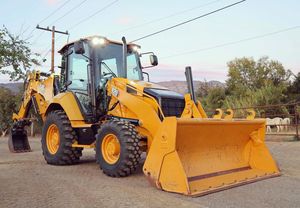Chargeuse-pelleteuse CAT 420F de fabrication industrielle, équipement de construction lourd, capacité de charge nominale de 200 tonnes, moteur diesel, roulement fiable - Product Image 6