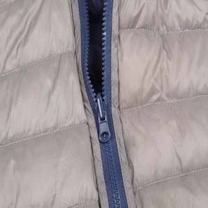 Último modelo de abrigo de invierno con capucha para hombre, estilo callejero, impermeable, a prueba de viento, con cierre de cremallera, hecho de tela de lana y poliéster - Product Image 4