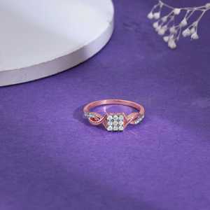 แหวนเพชรอินฟินิตี้สีโรสโกลด์พร้อมบุษราคัมตัดมรกตและเครื่องประดับบางพิเศษพร้อมเทคโนโลยีการตั้งค่าชุบโรเดียม - Product Image 2