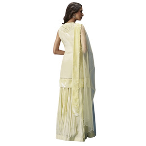 Set Chinon Kurta Beige chiaro con cuttdana e paillettes Dupatta abito Sharara tradizionale per gli invitati al matrimonio - Product Image 4