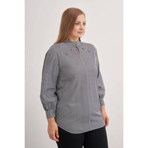 Blusa Elegante de Popelina con Estampado de Leopardo y Cuello Bordado - Product Image 2