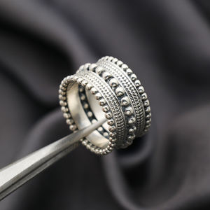 Best Seller Of The Year Anillo de banda lisa de plata esterlina 925 de plata oxidada balinesa natural hecha a mano - Product Image 4