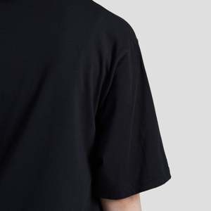 Chemise en velours côtelé simple et tendance GA en noir - Product Image 5
