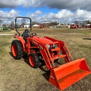 Tracteur compact Kubota L2501 2WD/4WD 25HP, tracteur 70HP avec chargeur frontal, bon état, légèrement utilisé, presque neuf - Product Image 1