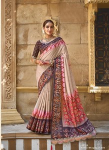 Sari Tradicional Festivo de Seda Gajji de Primera Calidad con Lentejuelas y Adornos Hechos a Mano con Borlas en el Pallu - Product Image 4