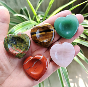 Pierre d'inquiétude de coeur de pierre semi-précieuse d'artisanat de cristal de quartz poli naturel d'Europe pour le massage et les soins curatifs - Product Image 2