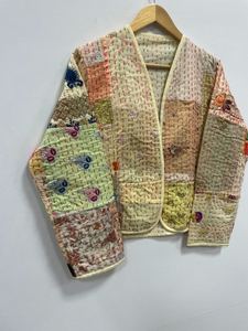 Veste Kantha réversible indienne faite à la main pour femmes vêtements pour femmes avec cadeau design patchwork pour elle - Product Image 4