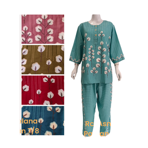 Conjunto de pijama de rayón con patrón floral para mujer, de manga larga Top, pantalones hasta la rodilla para uso diario en el hogar en la temporada de verano, venta al por mayor - Product Image 2