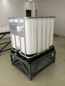 Réservoir IBC noir pour le stockage de carburant diesel et d'eau avec pompe comme composant de base - Product Image 6