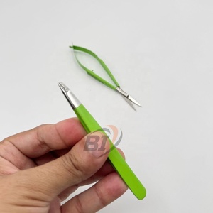 Pince à épiler en acier inoxydable avec revêtement en poudre personnalisé, pointe inclinée, pour la mise en forme des sourcils, avec ciseaux à ressort, logo personnalisé - Product Image 2