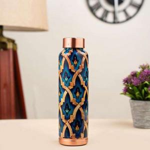 Bouteille d'eau en cuivre artisanale d'inspiration ayurvédique avec couvercle pour le stockage de nuit et les bienfaits quotidiens pour le bien-être - Product Image 2