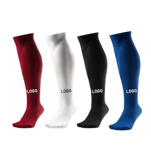 Chaussettes de football antidérapantes pour hommes, logo personnalisé du fabricant OEM, chaussettes de sport, chaussettes de sport athlétiques, chaussettes de football en spandex/polyester - Product Image 1