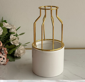 Jarrones creativos con forma de corazón y rectangulares, con marco de alambre dorado e inserciones de vidrio. Disponible a precios de mayoreo. 6.jpg: Blanco moderno - Product Image 6