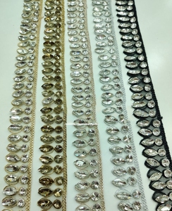 Rubans et lacets brodés à la machine sur mesure de divers modèles et couleurs pour robes de mariée - Product Image 3