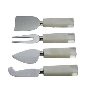 ชุดชีสสแตนเลสสีเงินคุณภาพสูงพร้อมด้ามไม้และเรซิ่นดีไซน์สุดหรู - Product Image 5