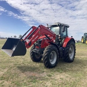Achetez un nouveau tracteur Massey Ferguson FL4323 avec chargeurs avant et arrière, boîte de vitesses 4x4, pompe, moteur - Product Image 1