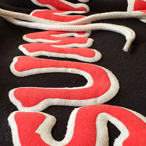 กางเกงออกกำลังกายระบายอากาศได้ดีของผู้ชายพร้อมลายพัฟเพื่อความสบายสูงสุดและความยืดหยุ่นในการวิ่งและฝึกซ้อม - Product Image 4