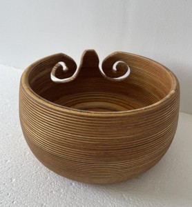 Cuenco de hilo de madera hecho a mano, soporte de ganchillo para tejer, cuenco de almacenamiento de hilo ligero portátil, madera Natural para entusiastas de la artesanía DIY - Product Image 3