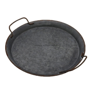 Plateau de service ovale gris de qualité supérieure avec finition lisse et poignées robustes Idéal pour les repas élégants et la présentation élégante à la maison - Product Image 3