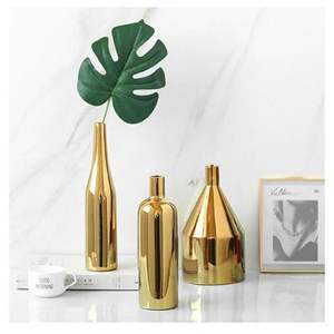 Florero compacto de aluminio para espacios de comedor finos de habitaciones de hotel o colecciones de accesorios interiores curados - Product Image 1