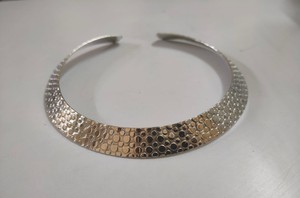 Tour de cou en métal en laiton gaufré sur mesure fait à la main avec placage argent idéal pour les créateurs de bijoux pour la revente - Product Image 2